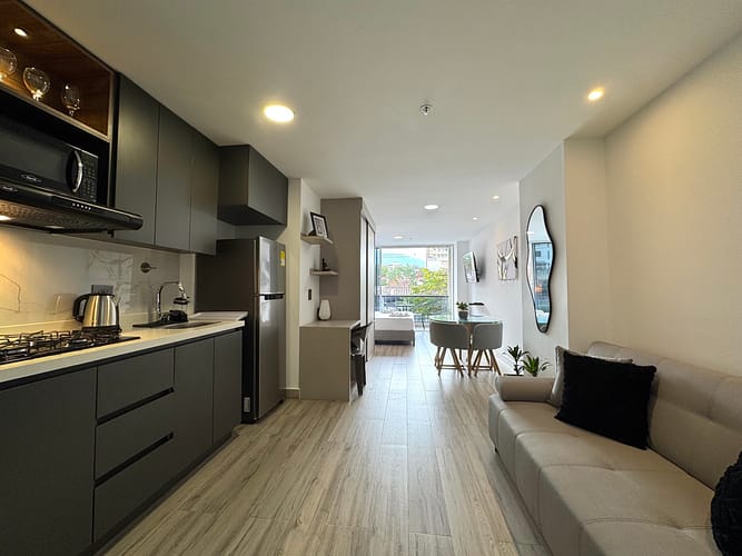 airbnb,booking.com,expedia,hotels.com,torre zurich luxury